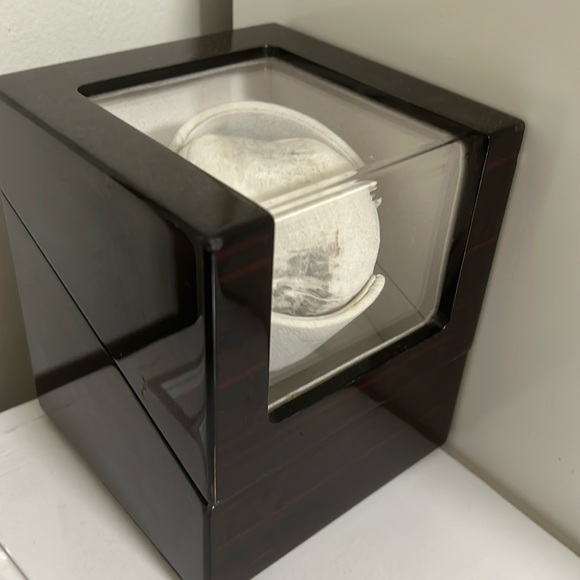 Wood Quiet Automatic Watch Winder - Picture 1 of 2